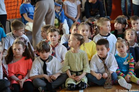 Otroci Osnovne šole Marije Vere so pozdravili pomlad in se spomnili knjižnih junakov (6)